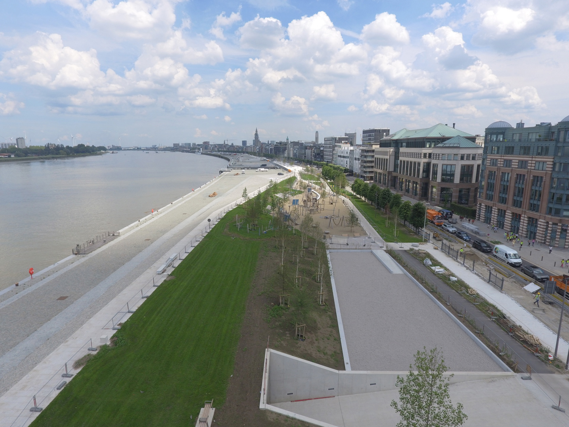 ANTWERPEN-ZUID - Frontaal Scheldezicht op Nieuw Zuid  - foto 2