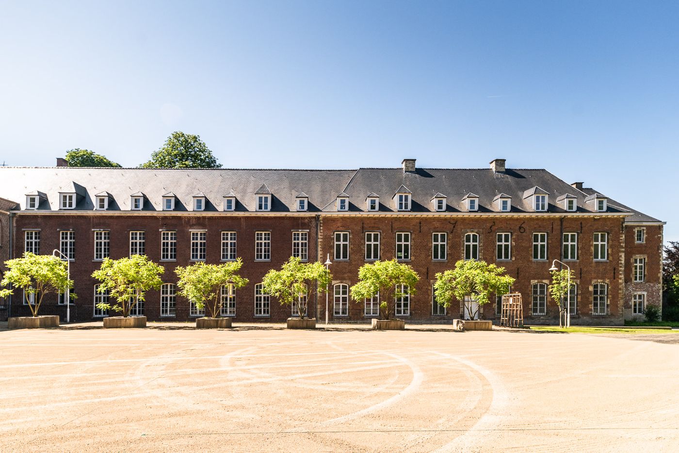 Multifunctionele ruimtes van 600 m² nabij R0 en E40 te Dilbeek - foto 1