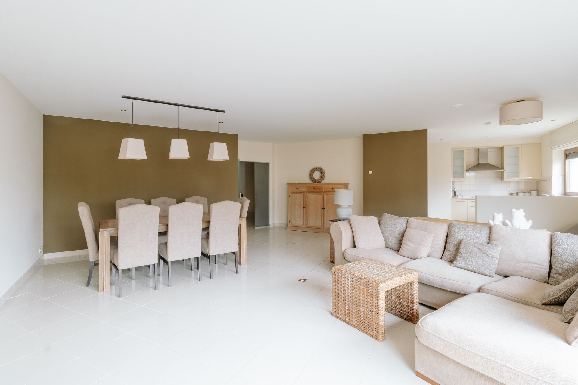 2‑slaapkamerappartement met garage in gated community - foto 3