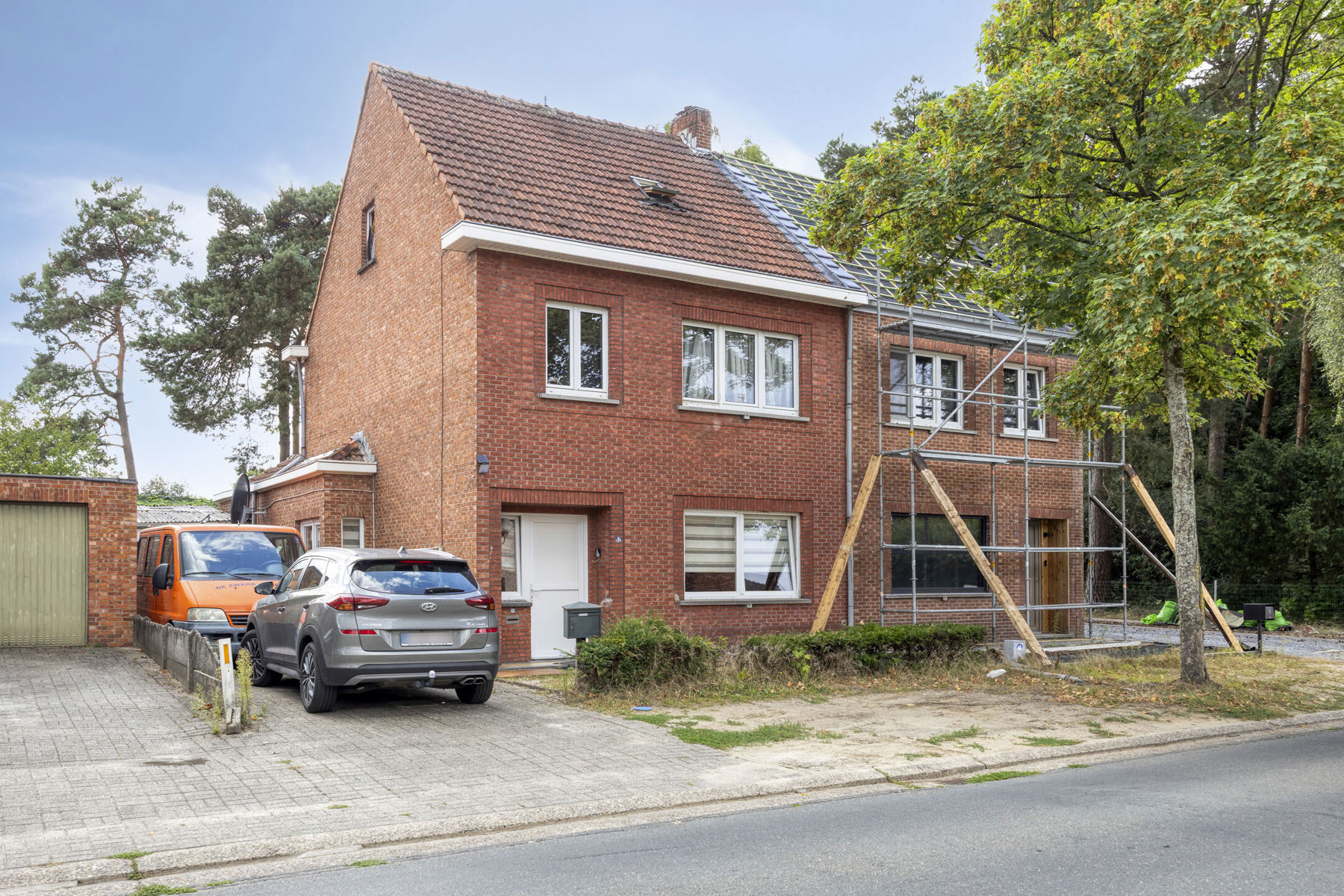 House for sale in Mol with 5 bedrooms - photo 1