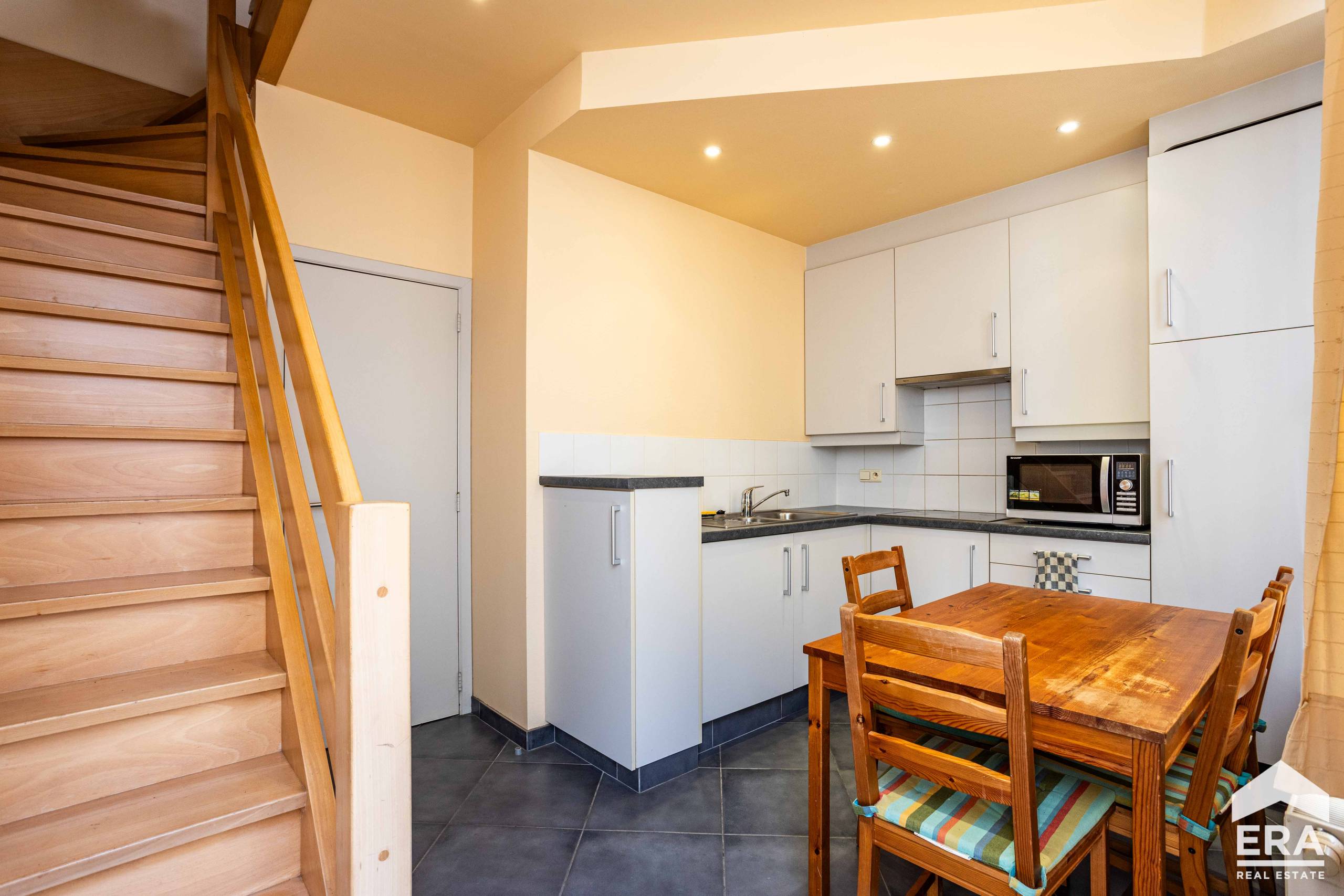 Instapklare woning in doodlopende straat te centrum Aalst - foto 3