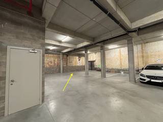 <ul>
	<li>Parkeerplaats in nieuwbouwresidentie Omnia;</li>
	<li>Zeer iconisch gebouw;</li>
	<li>De meest centrale locatie van Middelkerke (schuin tegenover het Epernayplein met nieuwe casino);</li>
	<li>Makkelijke inrijbaar;</li>
	<li>5,05 m x 2,62 m;</li>
	<li>Gelijkvloerse verdieping. </li>
</ul>