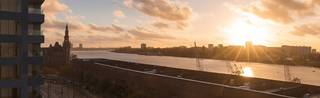 <p><span>Genesteld tussen het water van de Schelde en het Bonapartedok vindt Friendship Residence haar plek, als een eerbetoon aan de rijke geschiedenis van deze bijzondere locatie. Hier smelt het levendige ritme van de stad samen met de rust van het water.</span><br /><span><br />Voor het ontwerp van Friendship Residence bundelden het Antwerpse bureau HUB Archi- tecten en het Londense DRDH Architects lokale voeling en internationaal perspectief.</span><br /><br />De uitstraling van Friendship Residence is van buitenaf meteen indrukwekkend. Hoogwaardige gevels met groene accenten, verfijnde detaillering en royale raampartijen vormen een esthetische verrijking voor de omgeving. Er is bewust gekozen voor minerale materialen die de locatie eer aandoen, variërend van de kenmerkende pakhuisstijl tot stadsgebouwen met baksteenaccenten.<br /><br />Die kwaliteit voelt u tot in de kleinste details bij aankomst. Via de luxueuze inkompartijen betreedt u de gebouwen, een stijlvolle overgang van de stad naar uw persoonlijke haven.<br /><br />Voor het ontwerp van de royale binnentuin tekende de gerenommeerde landschapsarchitect Erik Dhont. Met internationale realisaties én als laureaat van de prestigieuze wedstrijd voor de nieuwe paleistuinen in Brussel, staat dit bureau garant voor een ontwerp van koninklijke klasse.<br /><br />De charme van deze verborgen oase nodigt uit tot vertragen en beleven. Een samenspel van bloemen, struiken en bomen creëert een luwte die het tempo van de stad even doet vergeten. Natuurstenen paden leiden u langs een spiegelvijver, met rustpunten om te genieten van zon en schaduw.</p>
<div>
<div>
<div>
<div>
<div>
<div>
<div>
<div>
<div>
<div>
<div>
<div>
<div>
<div>
<div>
<div>
<p><span>Vanuit blok B ervaart u adembenemende, panoramische zichten over de Scheldebocht, historische havenkranen en de prachtige binnentuin. Zowel verfijnde appartementen van 95 m2 als riante residenties tot 426 m2 geven blok B vorm. Allen pakken ze uit met optimale oriëntaties en weidse hoekterrassen voor spectaculaire zonsondergangen. </span></p>
<p><span>Kom tot rust in de omvangrijke leefruimtes die het geheel extra royaal doen aanvoelen. De luxueuze raampartijen zorgen vervolgens voor een uitzonderlijke lichtbeleving, waar daglicht zacht binnenvalt en elke ruimte een warme uitstraling krijgt.</span></p>
<p><span>Parking aan te kopen vanaf 45.000 euro</span></p>
</div>
</div>
</div>
</div>
</div>
</div>
</div>
</div>
</div>
</div>
</div>
</div>
</div>
</div>
</div>
</div>