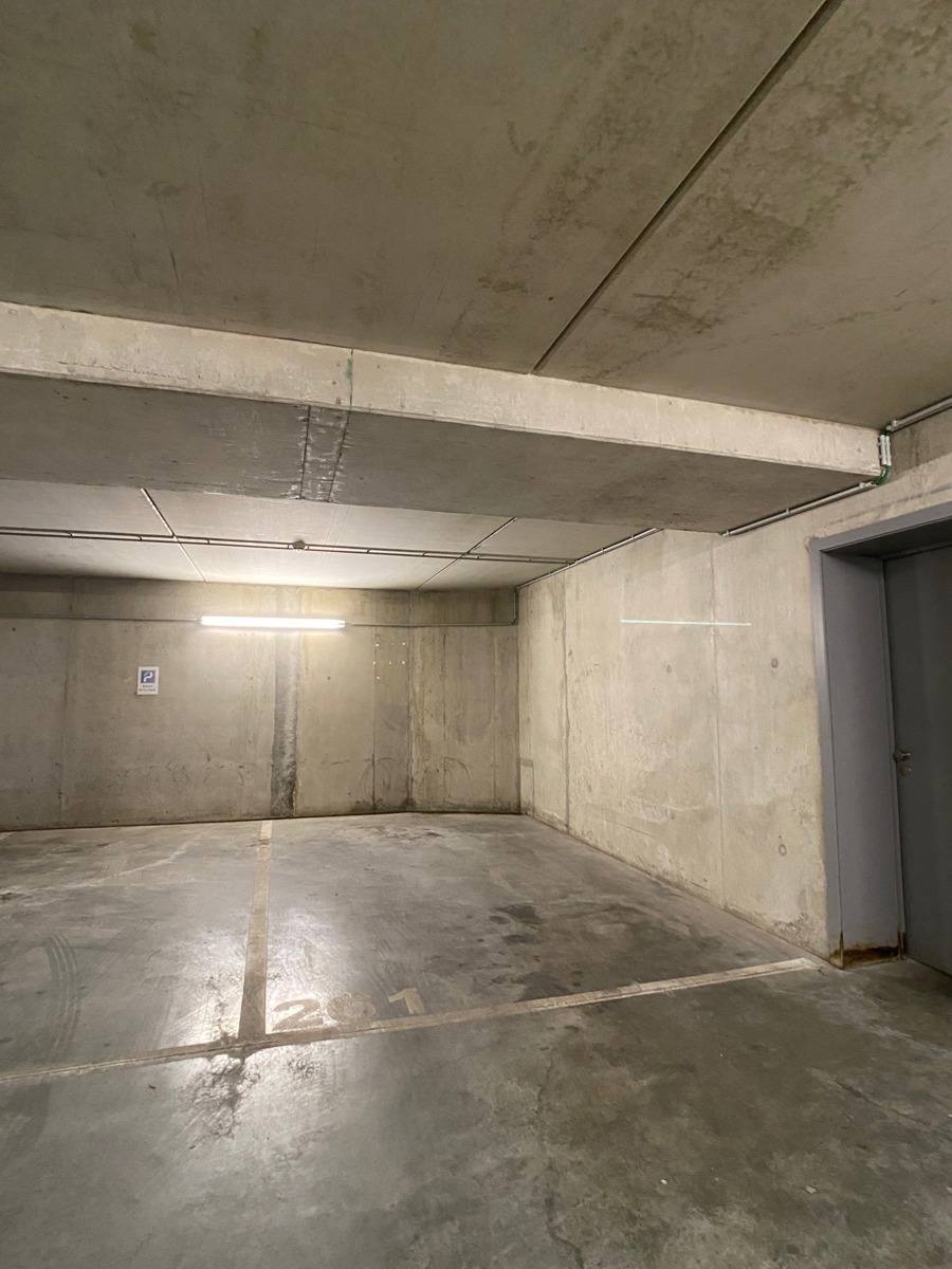 Garage for sale in Brussels - photo 2