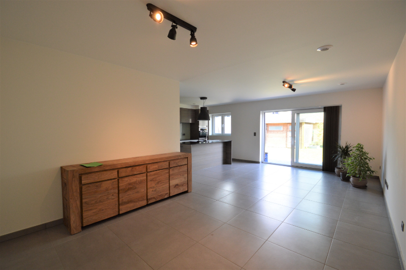 Prachtig afgewerkte woning met aangelegde tuin & garage - photo 5