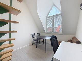 <p>ENKEL STUDENTEN, GEEN DOMICILIE<br />Frans Ackermansstraat 22/115: Gezellige gemeubelde duplex studio nabij Keizer Karelstraat met eigen badkamer en keuken. <br /><br />- Centrale ligging, 3 minuten wandelen naar supermarkt. <br />- 3 minuten wandelen naar van Eyck park<br />- 5 minuten wandelen naar Zuid station<br /><br />€620+ €65 syndicale kosten<br />Beschikbaar vanaf 1 september 2026</p>