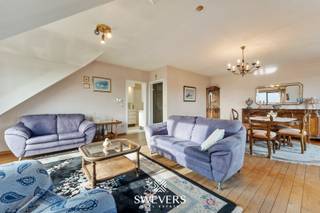 Voor meer info en foto’s, surf naar www.swevers.be – Ontdek dit instapklare appartement van 124 m² op de derde en hoogste verdieping van een...