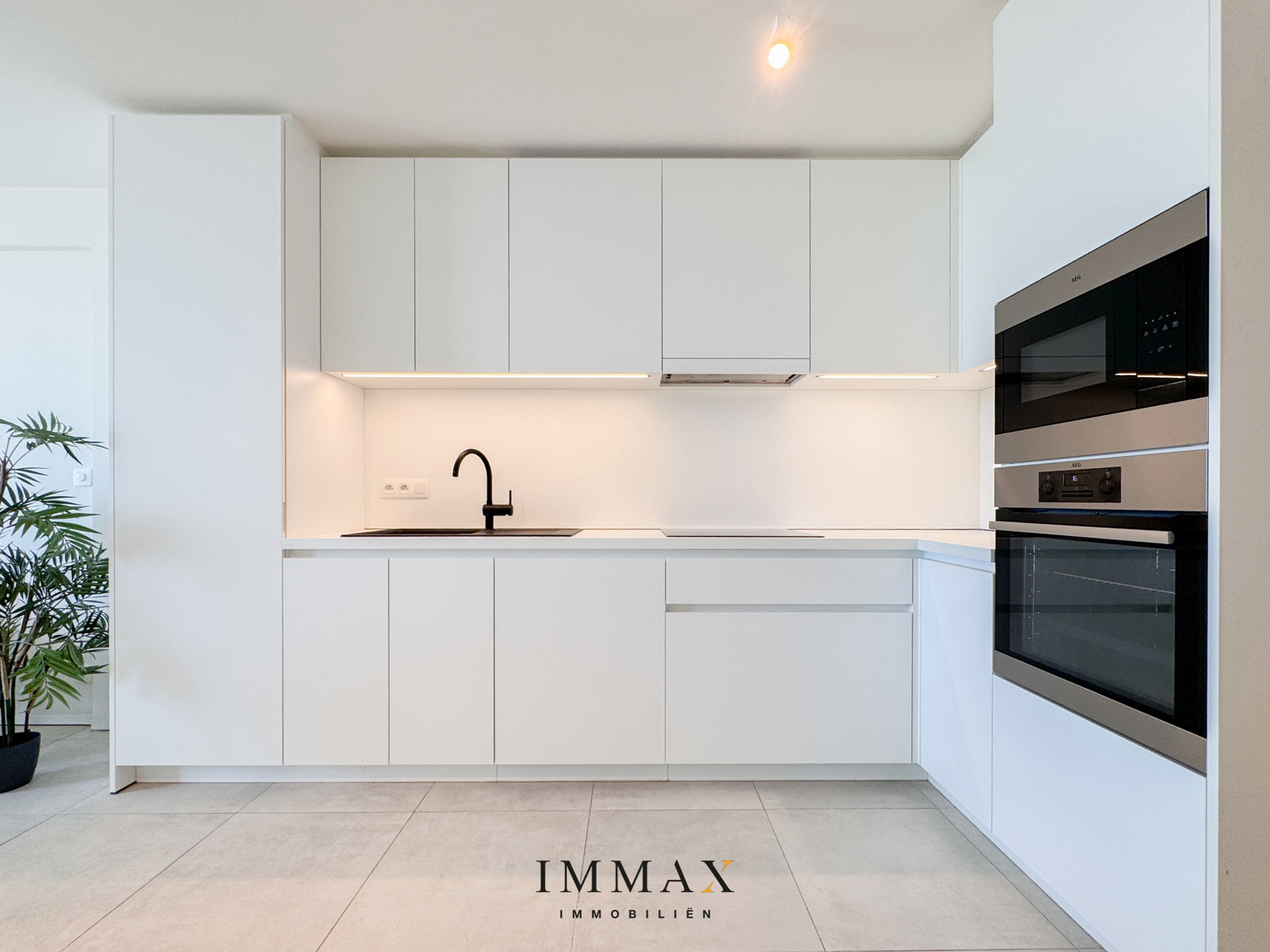 Modern en recent 2-SLK appartement met adembenemend frontaal zeezicht - foto 3