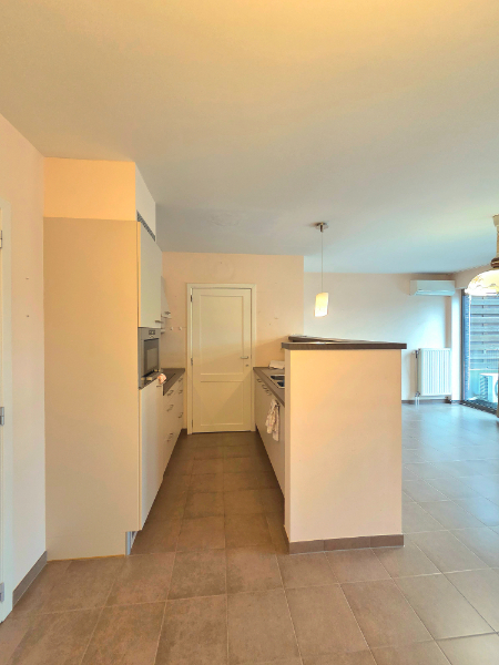 INSTAPKLAAR GELIJKVLOERSAPPARTEMENT MET TUIN EN STAANPLAATS - foto 4