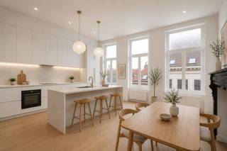 PRESALE! De Kroon - Exclusief wonen in een karaktervol erfgoedpand te Borgerhout!<br /><br />Ontdek De Kroon, een uniek renovatieproject in een prachtig art-nouveau gebouw gelegen in de Kroonsstraat te Borgerhout. Dit geselecteerde bouwkundige erfgoed ontworpen in 1913 door architecten Peter en Hendrik Wittocx en gebouwd in opdracht van bakker Alfons Heylen wordt met respect voor zijn authentieke karakter omgevormd tot een hedendaags woonproject.<br /><br />Het project omvat negen appartementen met één of twee slaapkamers en één magazijn van 192 m². De appartementen variëren van 40 m² tot 114 m² bewoonbare oppervlakte en beschikken afhankelijk van de unit over een terras of privatieve tuin. Prijzen starten vanaf 235.000 Euro tot 365.000 Euro.<br /><br />Bij de renovatie worden verschillende authentieke elementen behouden, waaronder originele decoratieve details die verwijzen naar de rijke geschiedenis van het gebouw. Deze historische charme werd gecombineerd met een hoogwaardige afwerking en modern wooncomfort.<br /><br />- Appartement 001 – € 365.000 - 106 m² | 2 slaapkamers | Terras 12 m² + tuin 19 m² | SEMI CASCO<br />- Appartement 101 – € 249.000 - 40 m² | 1 slaapkamer | Terras 6 m²<br />- Appartement 102 – € 285.000 - 68 m² | 1 slaapkamer | Reeds VERKOCHT<br />- Duplex / Stadswoning 103 – € 349.000 - 114 m² | 2 slaapkamers | Terras 6,5 m² | SEMI CASCO<br />- Appartement 201 – € 235.000 - 40 m² | 1 slaapkamer<br />- Appartement 202 – € 319.000 - 72 m² | 1 slaapkamer<br />- Appartement 301 – € 225.000 - 40 m² | 1 slaapkamer<br />- Appartement 302 – € 335.000 - 85 m² | 2 slaapkamers<br />- Appartement 401 – € 339.000 - 71 m² | 2 slaapkamers | Terras 6 m²<br />- Magazijn / Atelier – € 249.000 - 192 m² magazijn/opslagruimte/atelier | CASCO<br /><br />Huidige foto's en 3D renders dienen ter illustratie van het project. <br /><br />Verkoop onder het tarief van 2% registratierechten mogelijk, mits de koper aan de wettelijke voorwaarden voldoet. <br /><br />Contacteer ons voor meer informatie, plannen, beschikbaarheid of een bezoek ter plaatse via info@dvarealestate.be of 03/297.00.00.