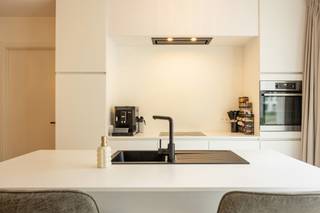 Zeer energiezuinig gelijkvloers appartement (rolstoelvriendelijk) met 3 slaapkamers, ruim terras, ondergrondse autostaanplaats en kelder-...