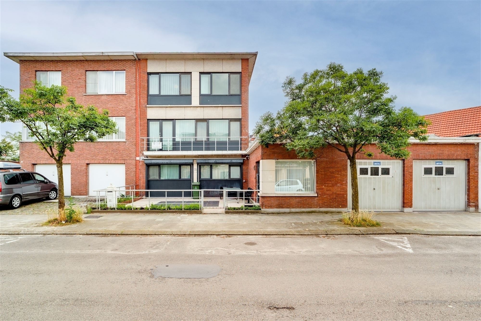 Huis te Hoboken met 4 slpk en 2 garages - foto 1