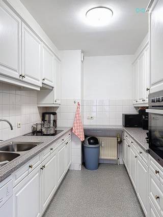 Net gelijkvloersappartement of opbrengsteigendom  met 3 slaapkamers ,autostaanplaats en aparte berging. Op loopafstand van centrum en nabij winkels,scholen en autostrade.
Voor jong &amp; oud, maar vooral voor snelle beslissers! Tel voor info Yannick Martinet 011/76 76 76 
Overheidsdocumenten in aanvraag. 