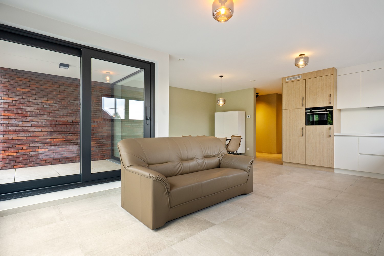 Recent energiezuinig appartement met 2 slpkrs, terras en autostaanplaats te Schriek - foto 5