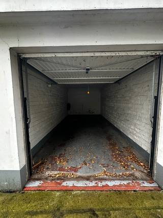 Garage te koop op de Morckhovenlei 39, Borgerhout. Momenteel verhuurd aan 110 euro wat voor een mooie maandelijkse opbrengst zorgt. Contract kan ook opgezegd worden bij overname.