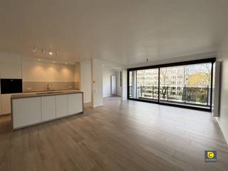 Prachtig gerenoveerd 2-slaapkamer appartement op toplocatie met 2 terrassen!Ontdek dit instapklare appartement aan de Fruithoflaan, een geliefde en...