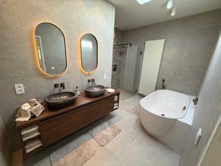 Instapklare gezinswoning met tuin en garage op toplocatieIn een rustige, gegeerde woonomgeving in Mortsel bevindt zich deze smaakvol gerenoveerde en...