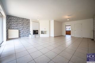 De liggingDeze woning is gelegen pal in het centrum van Oeselgem, op wandelafstand van allerhande winkels, horeca en overige faciliteiten zoals...