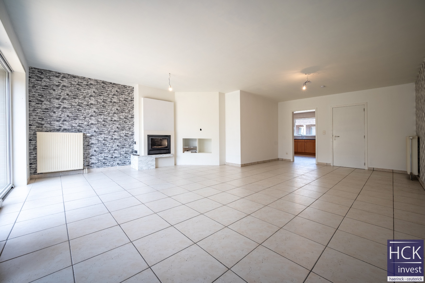 OESELGEM - Ruime woning met 4 SLPK en garage met uitweg achteraan! - foto 3