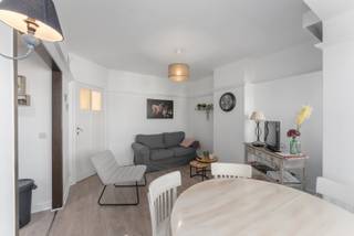 int-Idesbald : Uniek gelegen appartement te koop in Sint-IdesbaldOntdek dit charmante appartement in het hart van een prachtige villawijk in...