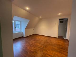 <p><span>Quietly located apartment in a large villa. Living room with open kitchen, storage room, toilet, bathroom, bedroom with built-in closet. Available immediately. EPC 258 kWh/m² UC 2354865. Common expenses and water: 50 euros/billed monthly. For more information or to schedule a viewing, call 056.21.58.00 or visit the website www.immo-lvb.be.</span></p>