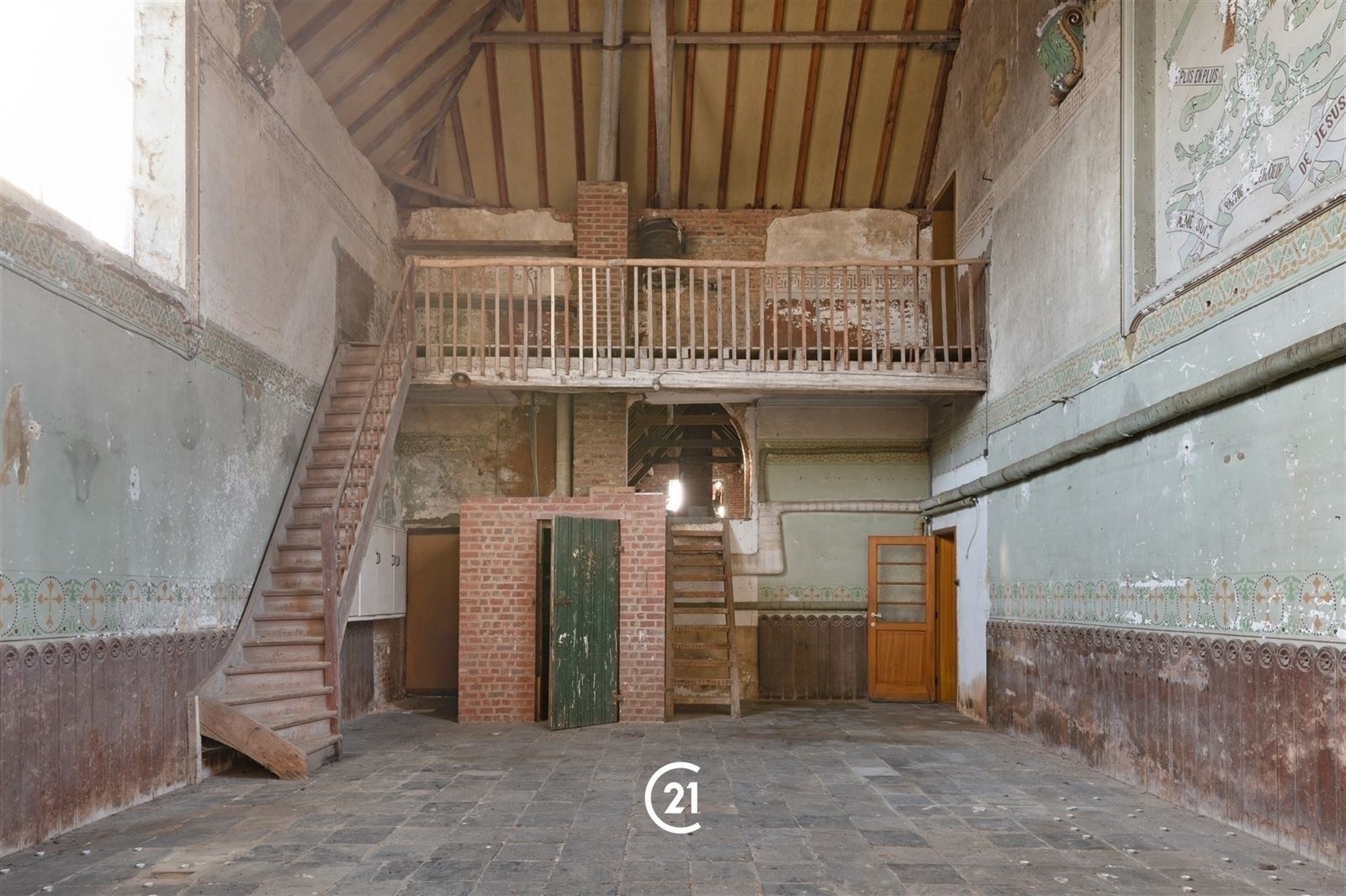 Uitzonderlijk renovatieproject met authentieke kapel! - foto 5