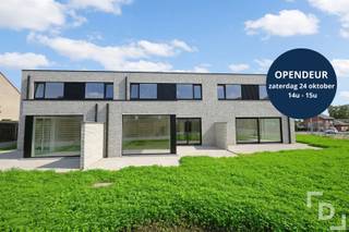 In de Briekestraat te Sint-Jan vinden we deze nieuwbouwwoning.De woning werd gebouwd met het oog op maximaal leefcomfort, energiezuinigheid en wonen op een toplocatie.Indeling:GLV: Inkomhal - lichtrijke leefruimte met open keuken - inpandige garage - technische ruimte/keukenberging - apart toilet V+1: Nachthal - 3 slaapkamers - badkamer voorzien van dubbele lavabo, ligbad en douche - apart toilet - bergruimteBuiten: Terras - tuin - autostaanplaatsExtra's:* E-peil: 30* Warmtepomp met vloerverwarming* Topligging: aan de ring van Ieper* Regenwaterput: 10.000 liter* De woning zal volledig afgewerkt verkocht worden* Mogelijkheid tot aankoop aan 6% BTWMaatregelenregister: in aanvraag