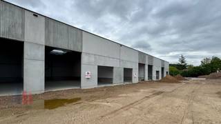 Nieuwbouw KMO-unit met een oppervlakte van 480 m² te huur met een fantastische ligging langs de commerciële Brusselbaan te Hekelgem (Affligem).De...