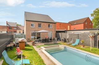 Te koop: recente en instapklare woning met zwembad en 4 slaapkamersDeze charmante woning (bouwjaar 2021) combineert modern comfort, ruimte en...