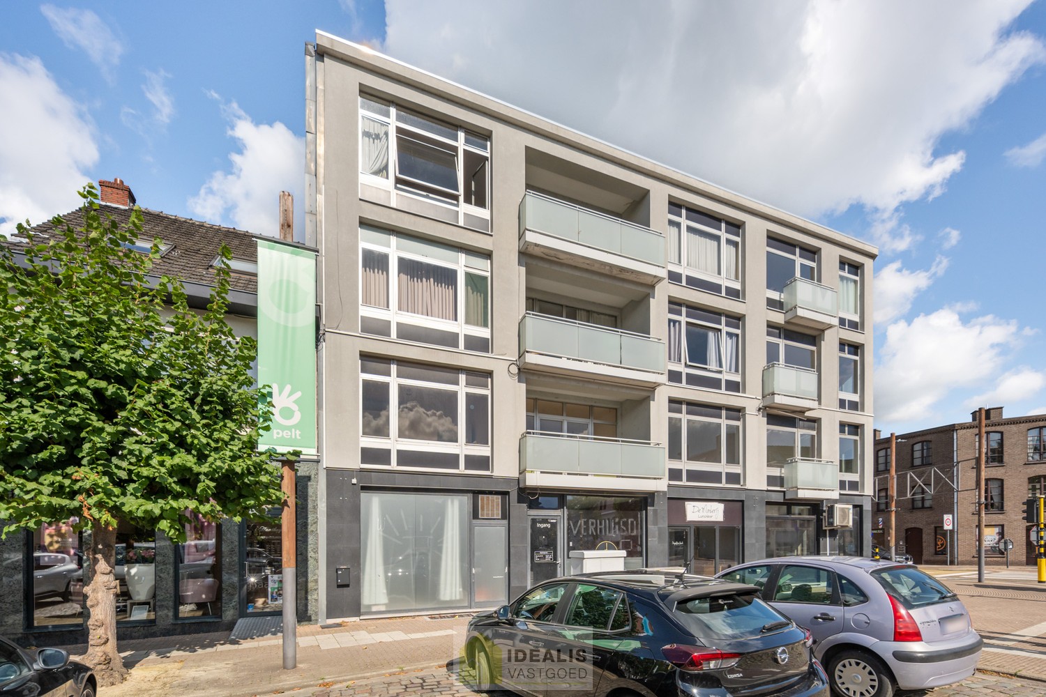 IDEALIS VASTGOED - INVESTERINGSEIGENDOM BESTAANDE UIT 2 GELIJKVLOERSE HANDELSPANDEN EN 5 BOVENLIGGENDE APPARTEMENTEN IN HET CENTRUM VAN PELT! – te renoveren investeringseigendom op een toplocatie in Pelt (Neerpelt). Gelijkvloers 2 handelspanden, op de 1s - foto 4