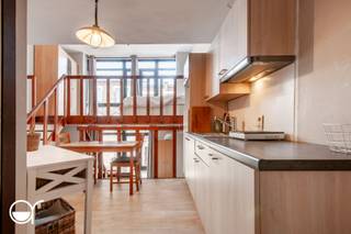 Deze gezellige studio is gelegen op de eerste verdieping van residentie .... Vlakbij de toegangswegen (E17, E40, R4), UZ Gent, Station...