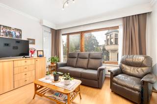 Perfecte investering: leuk appartement met 1 slk en terras, grote garagebox en kelder. Verhuurd aan correcte huurder. INDELING: inkom,...