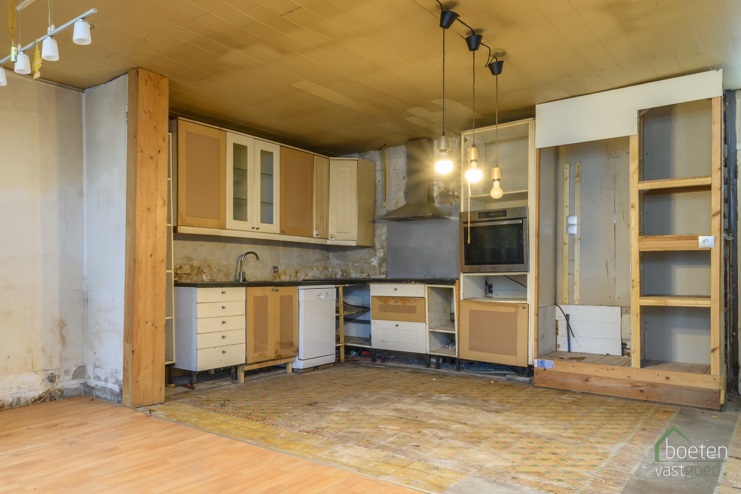 BEVEREN AAN DE IJZER: Renovatieproject en/of (deels) te slopen woonhuis met zuidgerichte tuin op 279m² grondopp. - foto 5