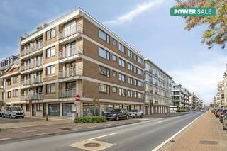 Ontdek dit interessante bedrijfsvastgoed, bestaande uit een commercieel kantoor met een aanpalende studio (totale oppervlakte 132 m²), ideaal...