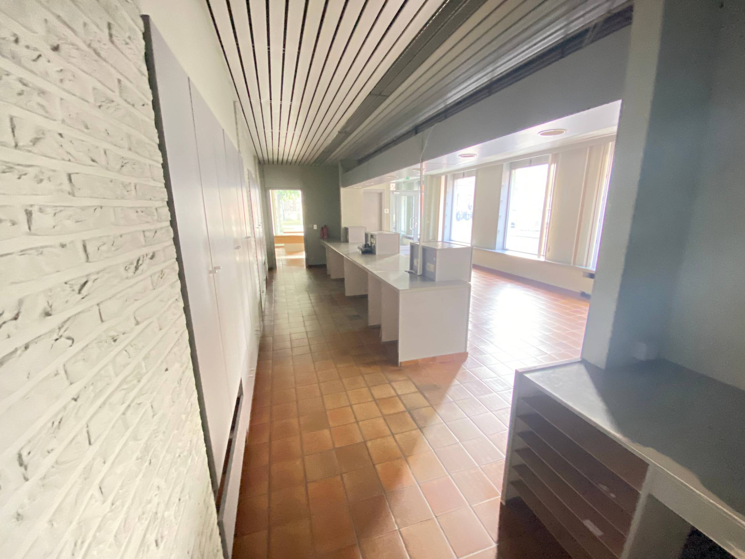 Super centraal gelegen handelsgelijkvloers te Geluwe. 120 m² - foto 5