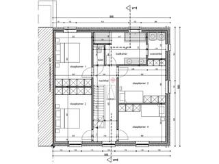 Deze woning geniet van een gunstige ligging met een vlotte verbinding naar het centrum en de omliggende gemeenten. <br /><br />De locatie combineert de charme van het landelijke West-Vlaamse landschap met een goede bereikbaarheid richting Tielt, Aalter en de ruimere regio. <br />Een interessante woonomgeving voor wie op zoek is naar een aangename uitvalsbasis met een evenwicht tussen landelijk wonen en dagelijkse mobiliteit.<br /><br />INDELING VAN DE WONING<br /><br />GELIJKVLOERS<br /><br />- Inkomhal- Gastentoilet- Leefruimte met open keuken- Trap naar boven- Inpandige garage<br />EERSTE VERDIEP<br /><br />- Nachthal met zolderluik- Apart toilet- Badkamer- Wasruimte- 4 slaapkamers<br />ZOLDERVERDIEP<br /><br />- Zolderruimte<br />Afbeeldingen zijn steeds illustratief en contractueel niet bindend.<br /><br />De koper heeft deels nog inspraak in de stijl en afwerking van de woning voor zover deze zaken niet werden vastgelegd door vergunning of bestelling van materialen.<br /><br />TIP: Hoe sneller U beslist in de bouwfase, des te meer inspraak U heeft in de keuze van materialen en/of afwerking.<br /><br />ECO-uitvoering dat voldoet aan strenge energienormen.<br /><br />- Zonnepanelen- Doorgedreven isolatie- Warmtepomp i.p.v. gas- Vloerverwarming- Ventilatie D- Max. E-peil = 30- Elektriciteitsaansluiting : 3 fasen