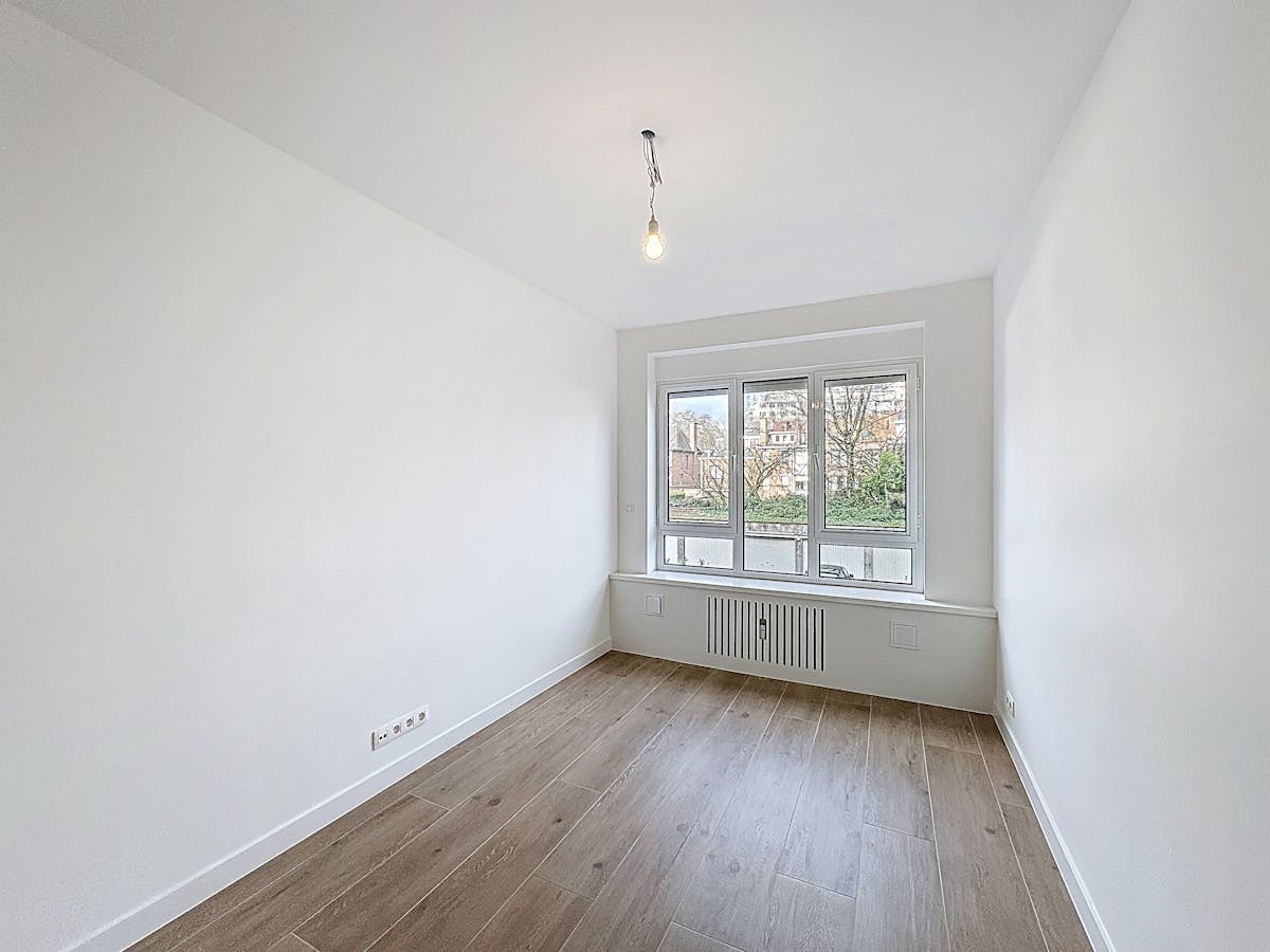Gerenoveerd appartement met 3 slaapkamers te huur in Berchem - foto 5