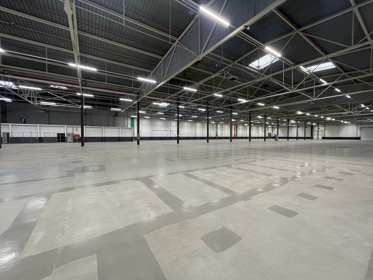 Magazijn (8.814 m² ) te huur bij afrit E17 te Zele - foto 5