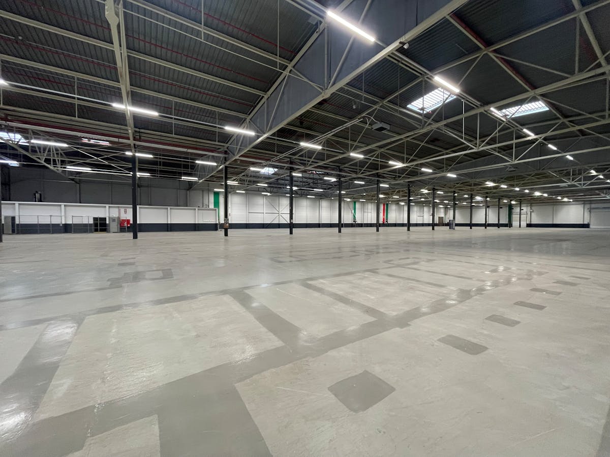 Magazijn (8.814 m² ) te huur bij afrit E17 te Zele - foto 5