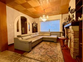 Alleenstaande woning te koop in Kuurne met ruime tuin, 3 slaapkamers en een topligging.De prijs werd recent verlaagd van €295.000 naar een vanafprijs...