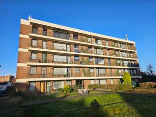 Immo Pické vous propose cet appartement idéalement situé à Ruisbroek, à proximité immédiate des commerces, des écoles, des transports en commun, de...