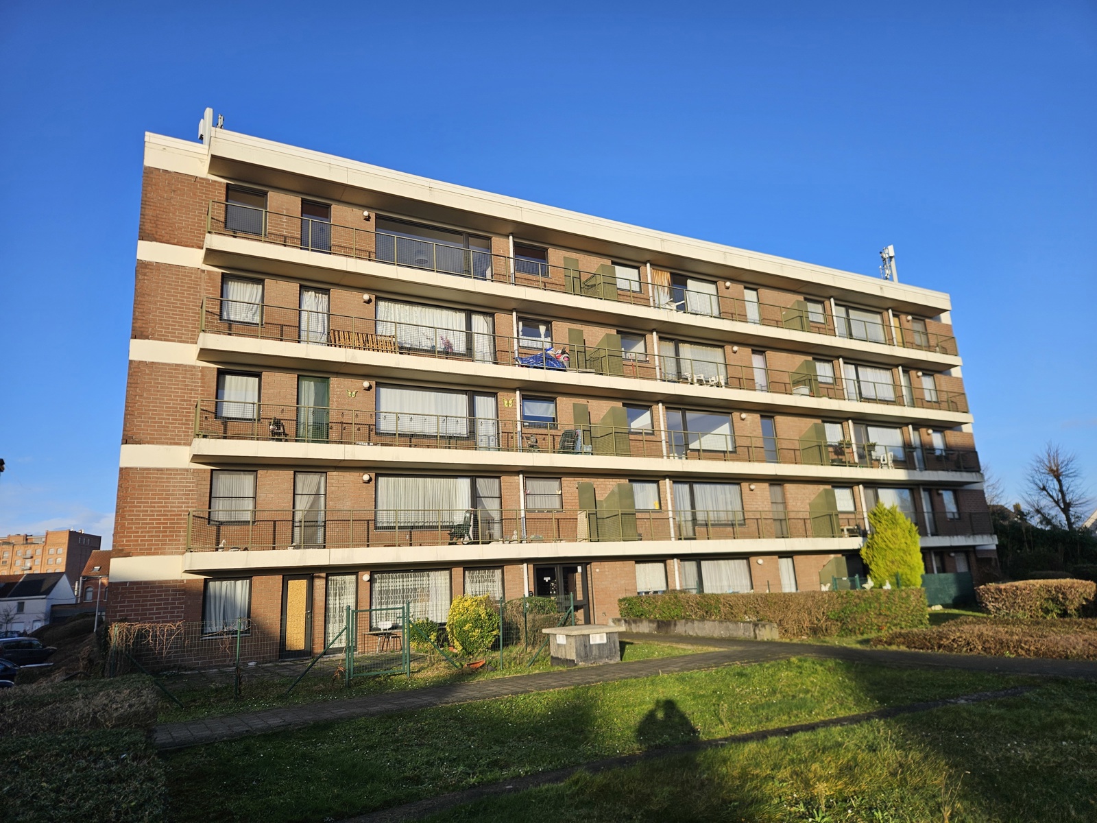 Goed gelegen appartement met 3 slaapkamers en staanplaats - foto 1