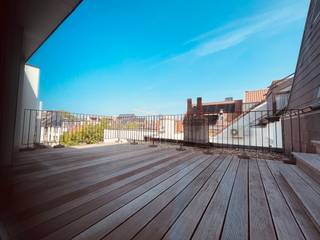 🏡 <strong>Stijlvol, instapklaar duplex-appartement in hartje Gent (hoek Posteernestraat/Onderbergen)</strong><br />✨ Wonen in de historische binnenstad van Gent én genieten van rust, ruimte en comfort? Dit prachtig gerenoveerde duplex-appartement op de 3e en bovenste verdieping van een herenhuis combineert het beste van beide werelden.<br />Ideaal voor expats die op zoek zijn naar een kwalitatieve en zorgeloze kortetermijnverhuur.<br />💶 <strong>Huurprijs:</strong> €1.800/maand<br />• €80/maand (garage) 🚗<br />• €60/maand (forfait algemene kosten)<br /><br />📐 <strong>Indeling:</strong><br /><strong>Eerste niveau (3e verdieping):</strong> inkomhal, apart gastentoilet, berging/wasplaats, zeer ruime leefruimte met gezellige corners, toegang tot een zeer groot en zonnig terras 🌞 (avondzon), volledig ingerichte keuken (dampkap, kookplaat, grote koelkast, vaatwas, combi-oven).<br /><strong>Bovenverdieping:</strong> nachthal, slaapkamer met aansluitende douchekamer met douche en lavabo, tweede slaapkamer, dressing, badkamer met ligbad, toilet en dubbele lavabo, aparte bureelruimte (of derde slaapkamer).<br /><br />🌟 <strong>Extra troeven:</strong><br />Rustige ligging in de historische binnenstad • Groot zonnig terras met avondzon • Afgesloten garageplaats 🚗 • Lift • Videofoon • Individuele tellers<br /><br />📅 <strong>Beschikbaar:</strong> onmiddellijk<br /><br />👤 <strong>Profiel:</strong> voorkeur expats of Phd – kortetermijnverhuur - domicilie verplicht - geen huisdieren 🚫!<br /><br />📞 <strong>Bezoeken:</strong><br />tine@tvevastgoed.be<br />0474 97 00 22<br /><br />👉 Laat u verrassen door de ruimte en de topligging van dit unieke appartement.<br />Interesse? Neem vandaag nog contact op!<br />