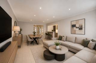 Ontdek dit ruim en lichtrijk appartement van 101 m², gelegen op de tweede verdieping van residentie Permeke in het bruisende centrum van Oostende. Dankzij de uitstekende ligging bevinden winkels, restaurants, openbaar vervoer en het strand zich op wandelafstand, wat zorgt voor een optimaal wooncomfort. Het appartement beschikt over een royale leefruimte met veel natuurlijke lichtinval, ideaal om gezellig te ontspannen of gasten te ontvangen. De functionele keuken sluit mooi aan op de leefruimte en biedt alle comfort voor dagelijks gebruik. Verder omvat het appartement twee volwaardige slaapkamers, een badkamer en een apart toilet. Extra troeven zijn de aanwezige kelderberging en de gemeenschappelijke fietsenberging, wat zorgt voor extra opslagruimte en praktisch gemak. Bent u op zoek naar een ruim appartement op een centrale ligging in Oostende, zowel geschikt als vaste woonst, tweede verblijf of investering? Contacteer ons vandaag nog voor meer informatie of een bezoek ter plaatse.