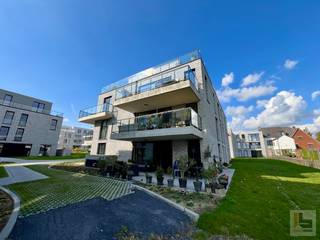 ENKEL VOOR INVESTEERDERS (*)Dit ruime appartement (99 m²) maakt deel uit van Residentie Broeke Park en bevindt zich op de eerste verdieping (lift...