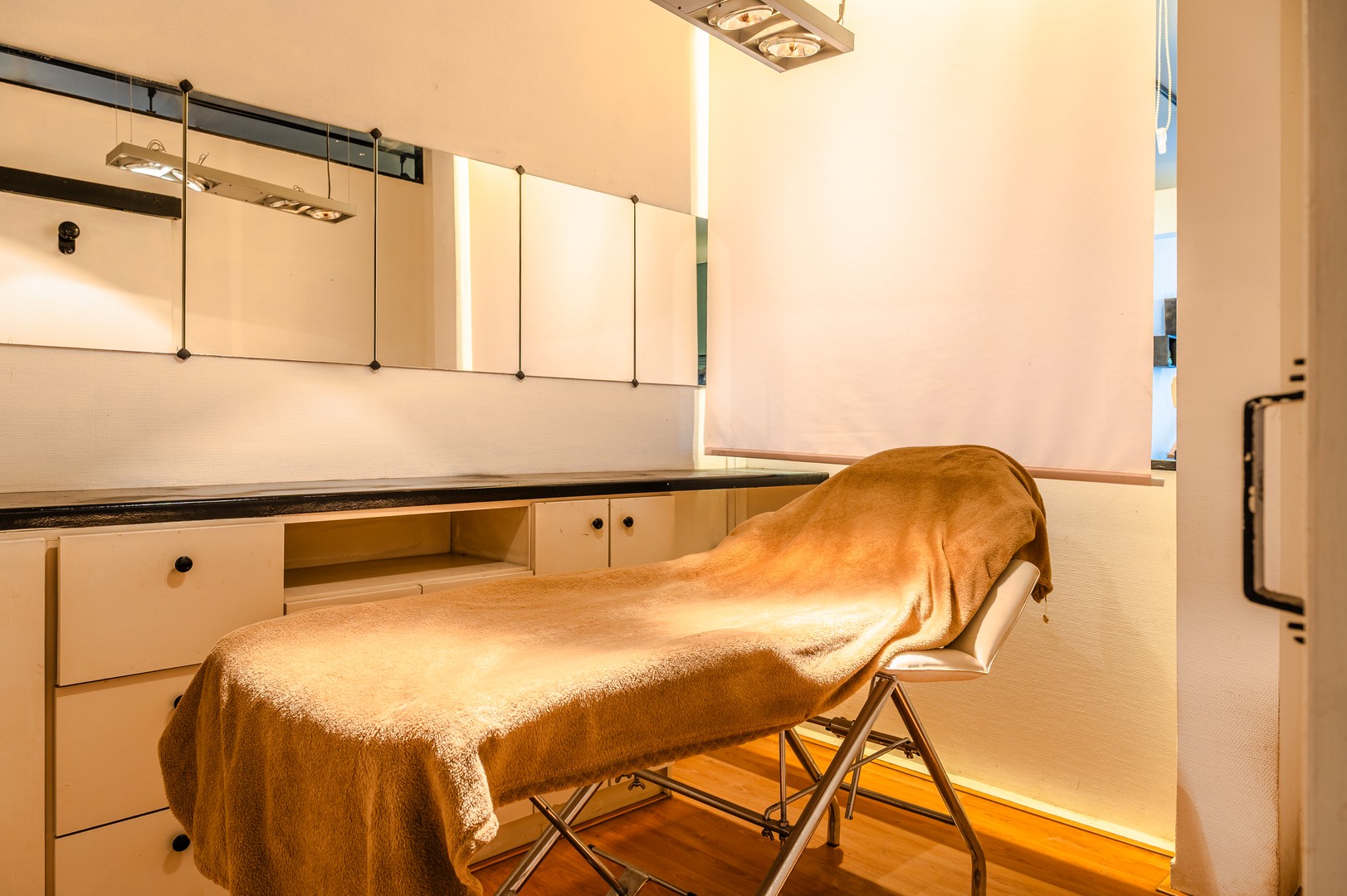 Handelsgelijkvloers ca.100 m² te koop in centrum Burcht. - foto 4