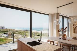 Dit rustig gelegen appartement bevindt zich in de klassevolle nieuwbouwresidentie 'Belmaris', op enkele passen van het strand, de tramhalte en op wandel- en fietsafstand van diverse winkels en eetgelegenheden.<br />Het unieke appartement is praktisch ingedeeld en bestaat uit een inkomhal met ruimte voor vestiaire, woonkamer met open keuken en toegang tot het zongerichte terras, 2 volwaardige slaapkamers, waarvan één met toegang tot het tweede terras, badkamer met dubbel lavabomeubel, inloopdouche en ligbad, apart toilet en berging met aansluiting voor wasmachine.<br />Vanuit de woonkamer en vanop het zonneterras kan men hier genieten van een prachtig zicht op de duinen en op zee!<br />Dit kwalitatief afgewerkt appartement voldoet aan alle hedendaagse normen! Het appartement is energiezuinig en de verwarming wordt voorzien via een warmtepomp (lucht/water) die op afstand kan geregeld worden. Bovendien is het appartement voorzien van zonnepanelen.<br />De koper heeft nog volledige inspraak op de binnenafwerking! <br />Mogelijkheid tot aankoop van een staanplaats, garage of berging in de residentie!<br />Contacteer ons snel om de vele troeven van dit appartement verder te ontdekken!