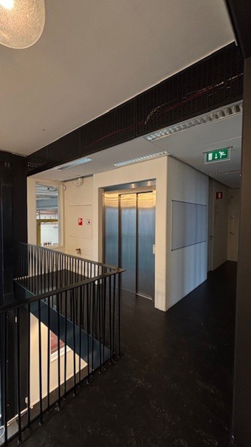 Magazijn met kantoor te Heverlee. - foto 4