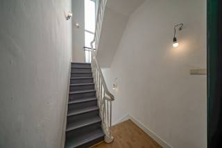 Op zoek naar een woning met veel ruimte én mogelijkheden? Dan is deze karaktervolle stadswoning in de Kaaistraat 47 beslist iets voor jou. Gelegen...