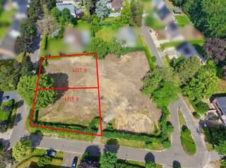 <p><span>Op zoek naar een bouwgrond op een rustige locatie met een uitstekende bereikbaarheid? Dit mooie perceel van 9a 82ca met een straatbreedte van ±25,89m, in de residentiële wijk Berkenveld, biedt de ideale basis voor het realiseren van uw nieuwe thuis.</span></p><p><span> </span></p><p><span>Een van de laatste vrijliggende bouwgronden in deze wijk, waar u de unieke kans krijgt om een hedendaagse, duurzame én energiezuinige woning volledig op maat van uw smaak en persoonlijke wensen te realiseren. </span></p><p><span> </span></p><p><span>De perceeloppervlakte laat bovendien voldoende ruimte voor het bouwen van een ruime gezinswoning (OB) met een mooie buitenomgeving.</span></p><p><span> </span></p><p><span>De ligging vormt een belangrijke troef. U woont hier in een groene en kindvriendelijke buurt, op korte afstand van scholen, sportaccommodaties, winkels en openbaar vervoer. Ook het natuurgebied De Wijers bevindt zich vlakbij voor wie graag wandelt of fietst in e</span><span>en prachtige omgeving. Het centrum van Hasselt is vlot bereikbaar, net als de belangrijkste verbindingswegen richting de omliggende gemeenten en autosnelwegen.</span></p><p><span> </span></p><p><span>De bouwgrond is bestemd voor het oprichten van een vrijstaande woning met volgende kenmerken:<br /><br /></span></p><ul><li><span>bestemming: 1 ééngezinswoning per lot</span></li><li><span>bouwhoogte: max. 2 bouwlagen (kroonlijsthoogte max. 6m50 / 7m bij plat dak en nokhoogte max. 10m50)</span></li><li><span>dakvorm: hellend of plat</span></li><li><span>bouwdiepte: max. 12 meter + 5 meter aanbouw </span></li></ul><ul><li><span>inplanting: 5 meter van de rooilijn en min. 5 meter van de zijperceelsgrenzen</span></li><li><span>open carport in de zijtuin toegelaten (max. 30m²)</span></li><li><span>één vrijstaand bijgebouw in de vorm van een tuinberging, poolhouse of terrasoverkapping in de achtertuin toegelaten (max. 40m²)</span></li><li><span>omgevingsaanleg: zone voor hagen, te behouden bomen, compenserende maatregelen te nemen indien er wordt overgegaan tot het rooien van bomen.</span></li></ul>